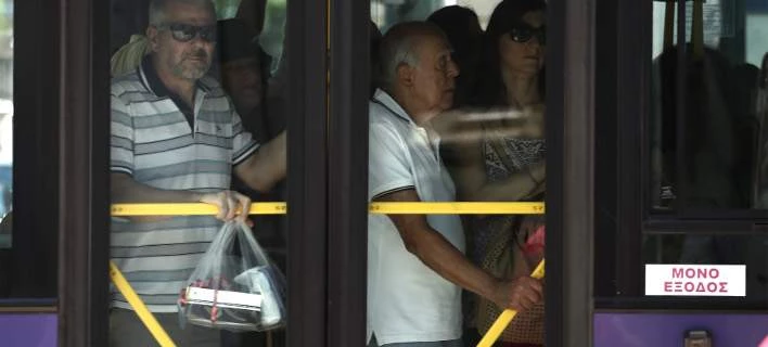Οι Αθηναίοι σαν σαρδέλες στα λεωφορεία, μέσα στη ζέστη, επειδή έτσι γουστάρουν οι οδηγοί του μετρό (εικόνες)